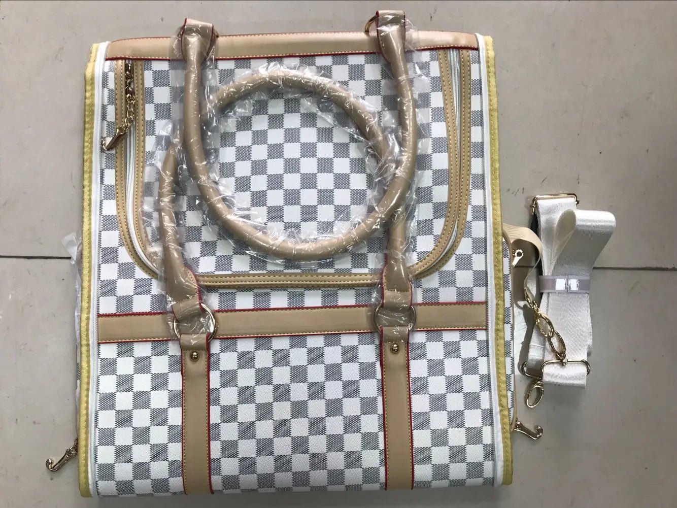 Experience ultimate elegance with this luxury pet carrier, designed for discerning owners who seek both refinement and comfort on every journey. The exclusive pattern, inspired by high - end fashion houses. - Luxempirez