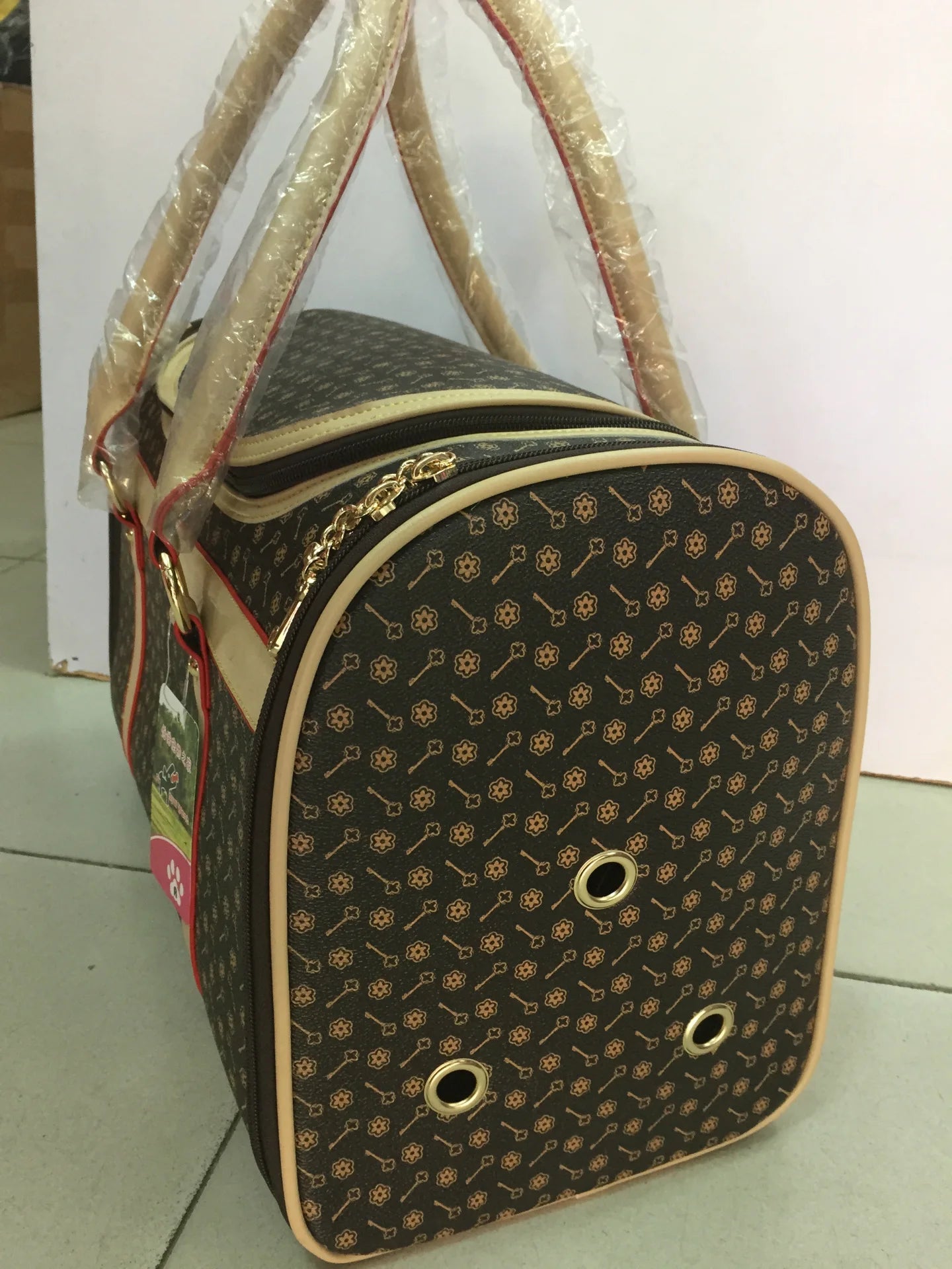 Experience ultimate elegance with this luxury pet carrier, designed for discerning owners who seek both refinement and comfort on every journey. The exclusive pattern, inspired by high - end fashion houses. - Luxempirez