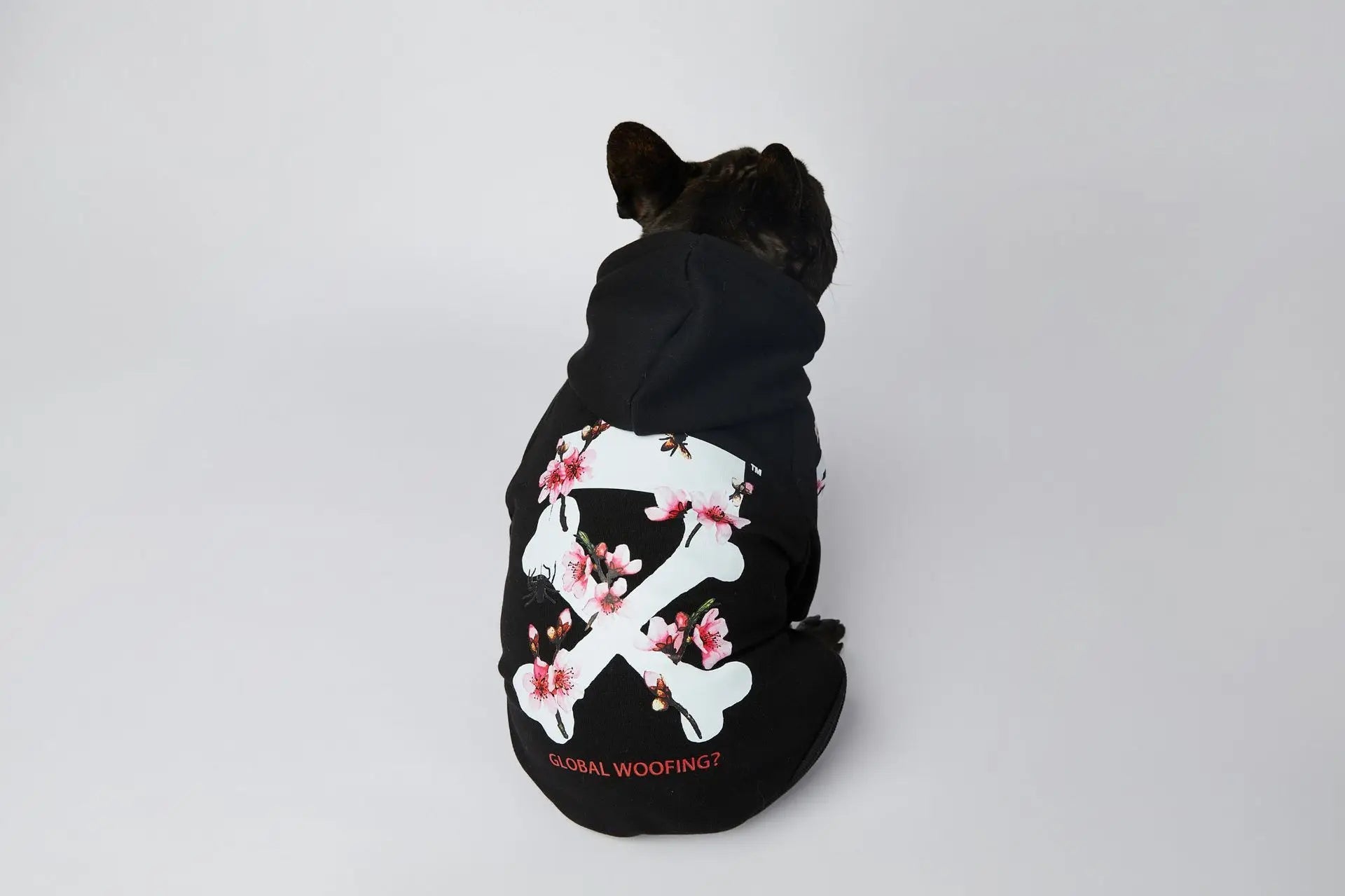 Let your dog make a statement in this luxurious black hoodie, adorned with intricate floral motifs and bold design accents front and back. The high - quality fabric ensures lasting comfort and warmth, while the unique aesthetic featuring "WOOF". - Luxempirez