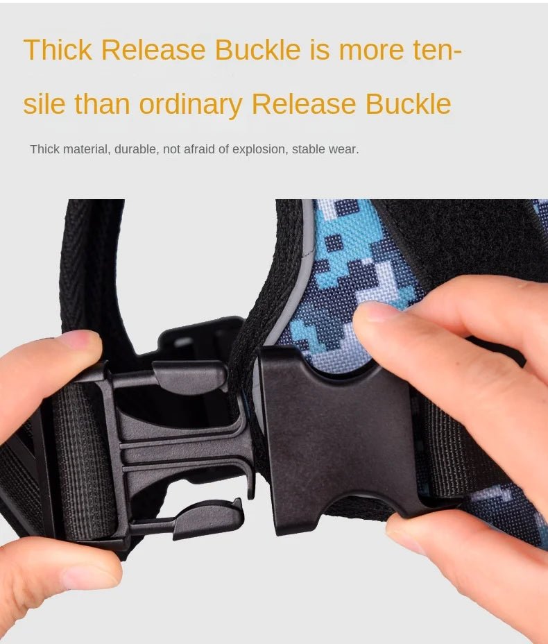 Style avec notre harnais exclusif pour chien d'assistance méticuleusement conçu pour les propriétaires d'animaux exigeants qui exigent le meilleur pour leurs compagnons à quatre pattes. Doté d'un design sophistiqué d'inspiration militaire - Luxempirez