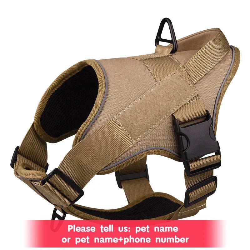 Style avec notre harnais exclusif pour chien d'assistance méticuleusement conçu pour les propriétaires d'animaux exigeants qui exigent le meilleur pour leurs compagnons à quatre pattes. Doté d'un design sophistiqué d'inspiration militaire - Luxempirez