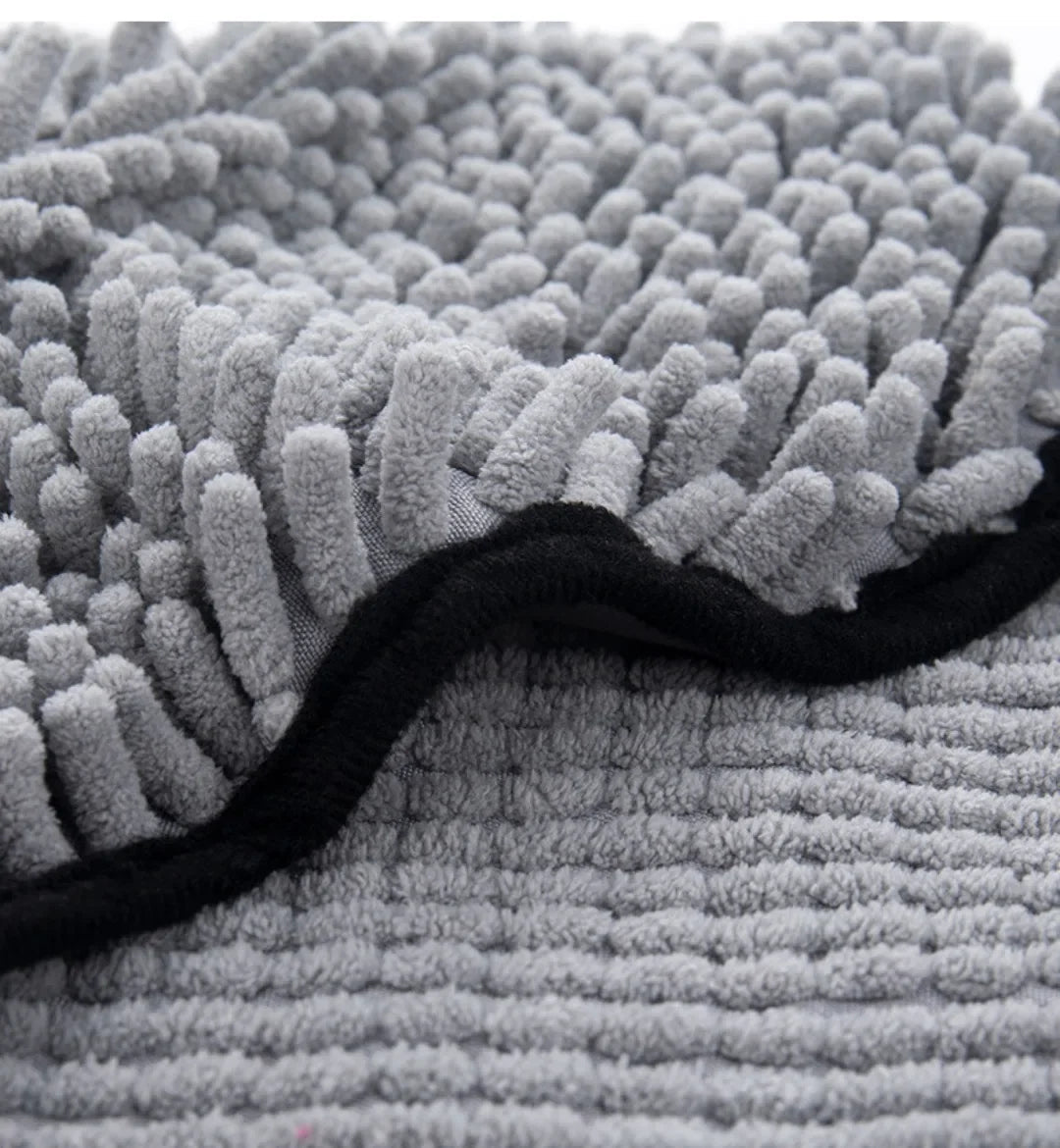 Super Absorbent Pet Bath Towel is a quick‑drying microfiber bathrobe towel that keeps dogs and cats warm, dry and comfortable after baths, swimming or rainy walks. - Luxempirez