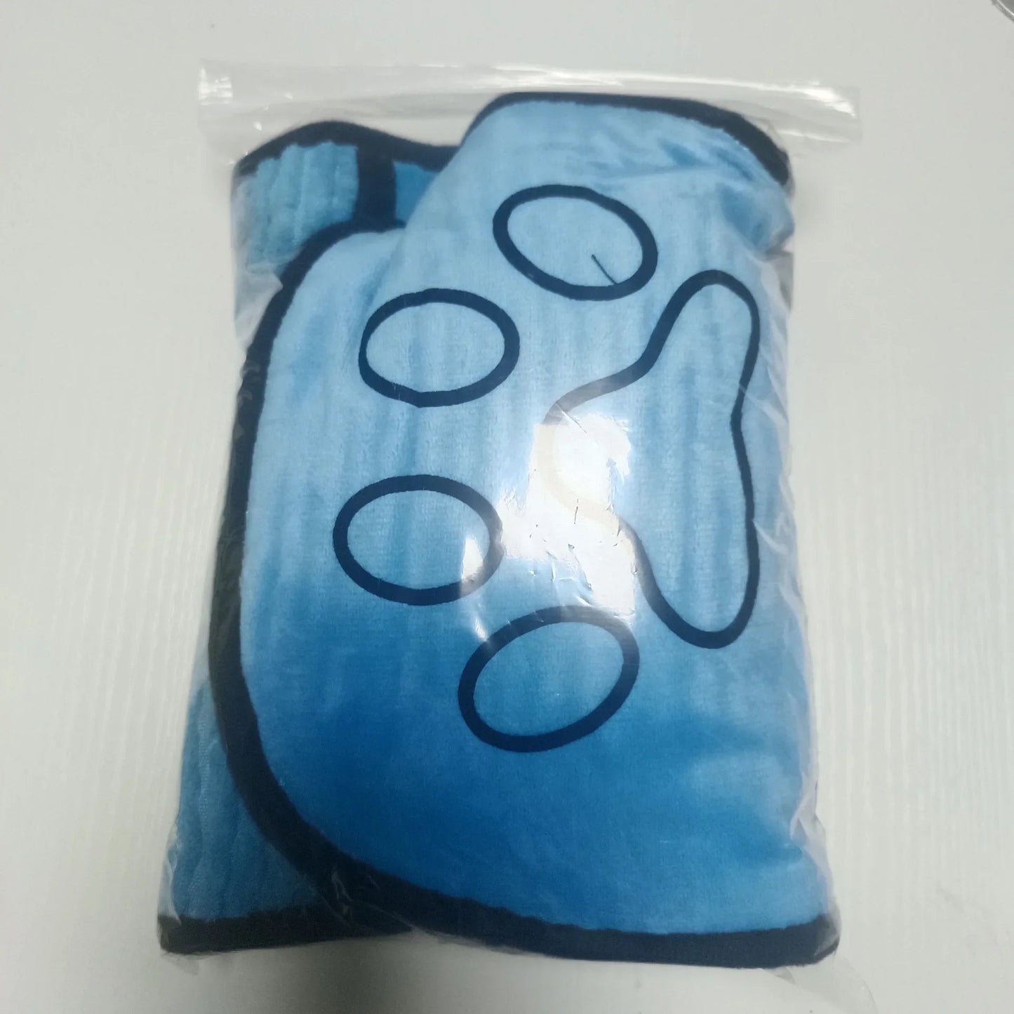 Super Absorbent Pet Bath Towel is a quick‑drying microfiber bathrobe towel that keeps dogs and cats warm, dry and comfortable after baths, swimming or rainy walks. - Luxempirez