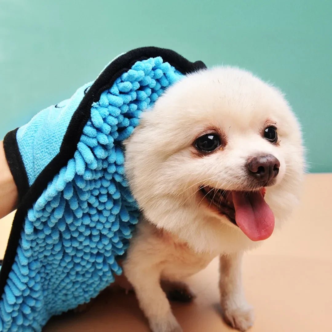 Super Absorbent Pet Bath Towel is a quick‑drying microfiber bathrobe towel that keeps dogs and cats warm, dry and comfortable after baths, swimming or rainy walks. - Luxempirez